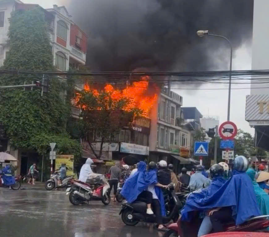 Ch&aacute;y dữ dội tại nh&agrave; h&agrave;ng Vua Ba Ba- Ảnh 2.
