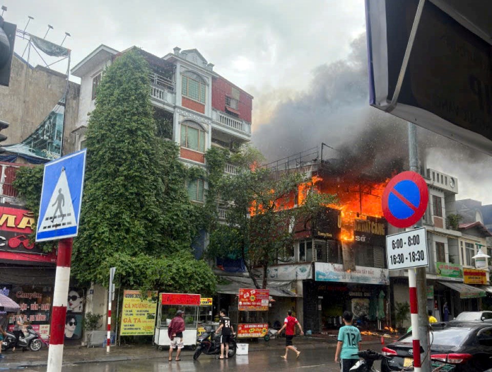 Ch&aacute;y dữ dội tại nh&agrave; h&agrave;ng Vua Ba Ba- Ảnh 1.