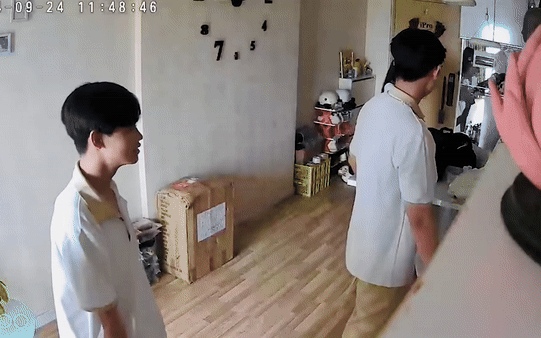 Video 16 giây gây bất ngờ về cách tiêu tiền của học sinh- Ảnh 1.