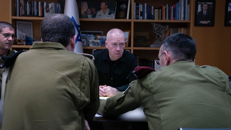 "H&agrave;ng trăm xe tăng Israel" tập trung dọc bi&ecirc;n giới Lebanon- Ảnh 2.
