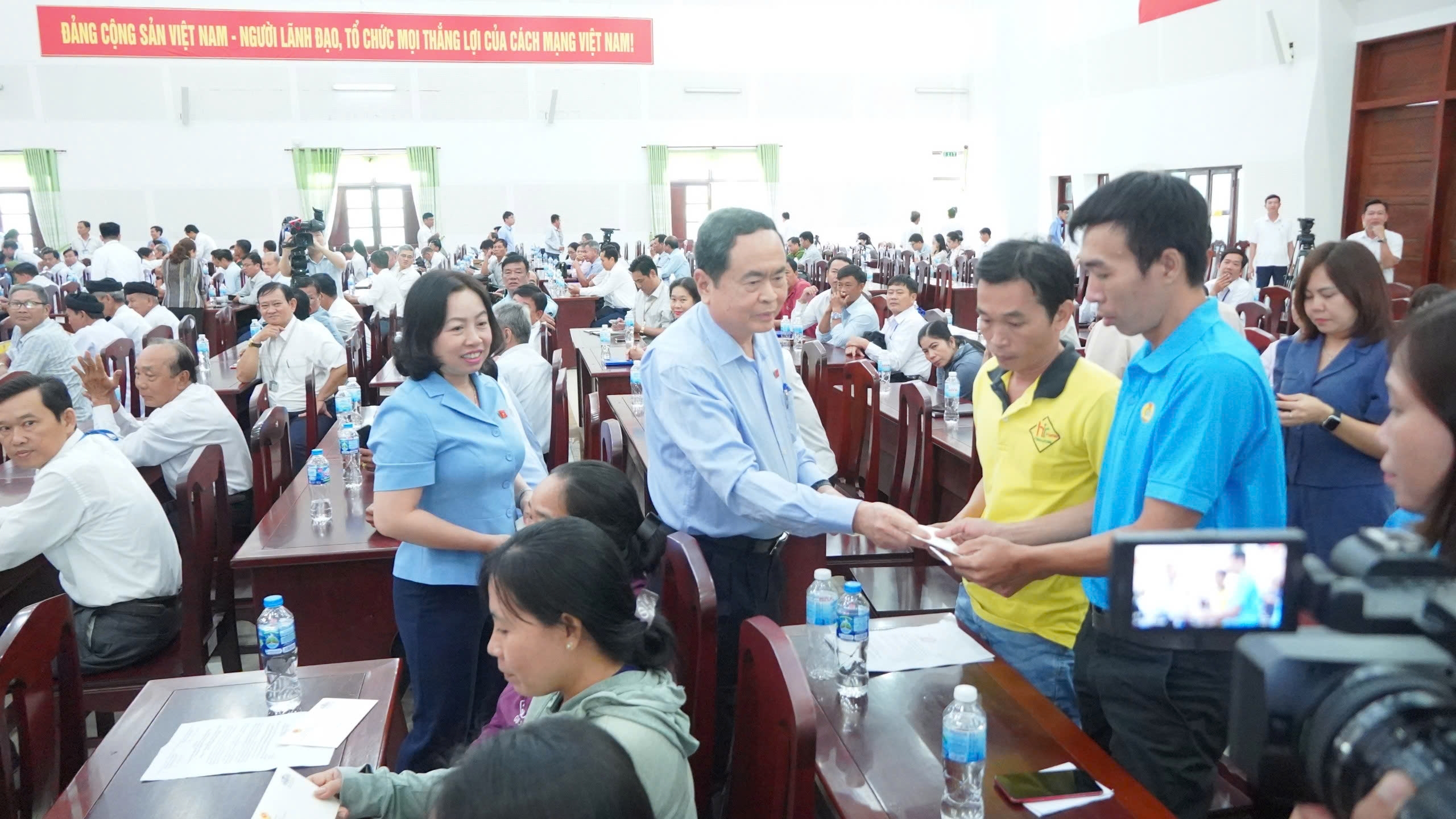 Chủ tịch Quốc hội ghi nhận nhiều &yacute; kiến của cử tri tỉnh Hậu Giang- Ảnh 2.