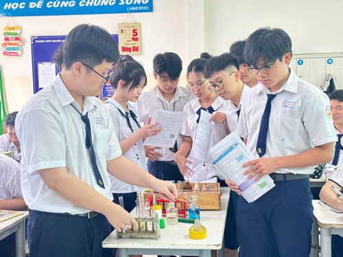 Chương tr&igrave;nh mới y&ecirc;u cầu học sinh phải chọn m&ocirc;n học từ đầu lớp 10, nhiều m&ocirc;n khoa học cơ bản học sinh đ&atilde; kh&ocirc;ng chọn họcẢnh: ĐẶNG TRINH