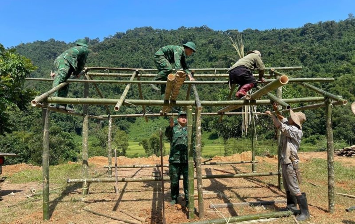Quả đồi nứt to&aacute;c, cả bản phải di dời khẩn cấp- Ảnh 3.