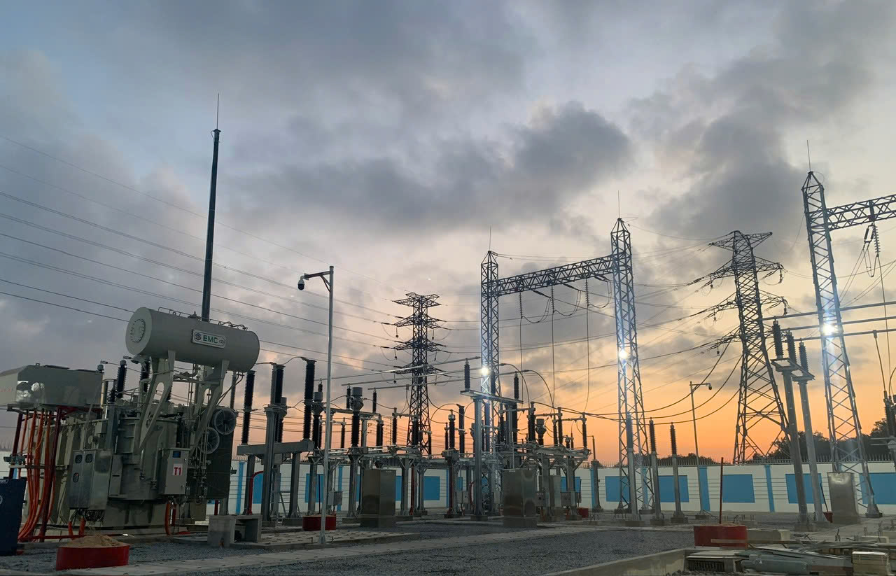 A power lines and power poles Description automatically generated