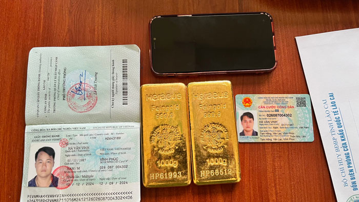 Kiểm tra h&agrave;nh ch&iacute;nh, ph&aacute;t hiện người đ&agrave;n &ocirc;ng giấu 2 kg v&agrave;ng trong người- Ảnh 2.