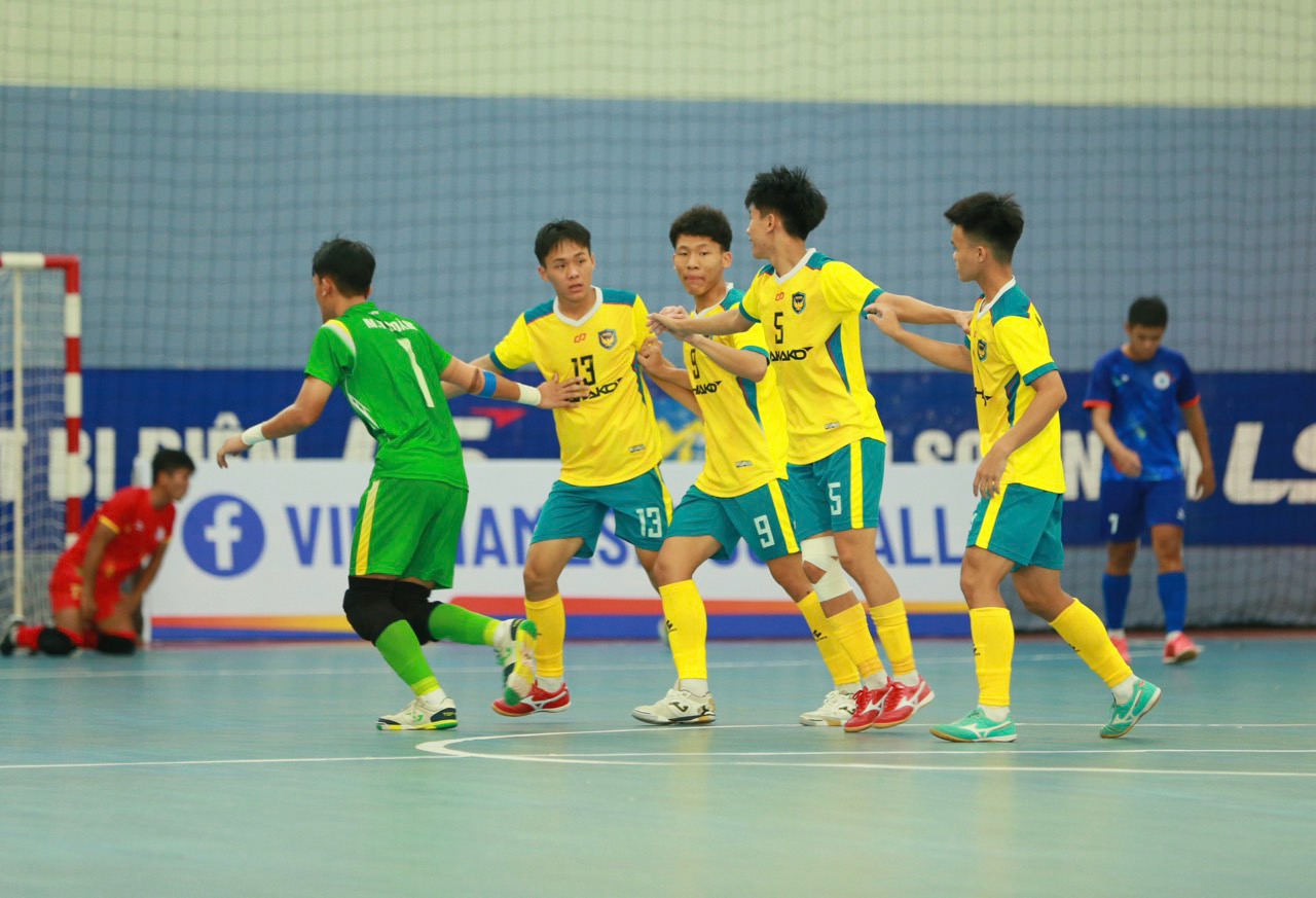 Futsal U20 Quốc gia: Th&aacute;i Sơn Nam TP HCM v&agrave; Sahako dội mưa b&agrave;n thắng, gi&agrave;nh 2 vị tr&iacute; đầu bảng- Ảnh 2.