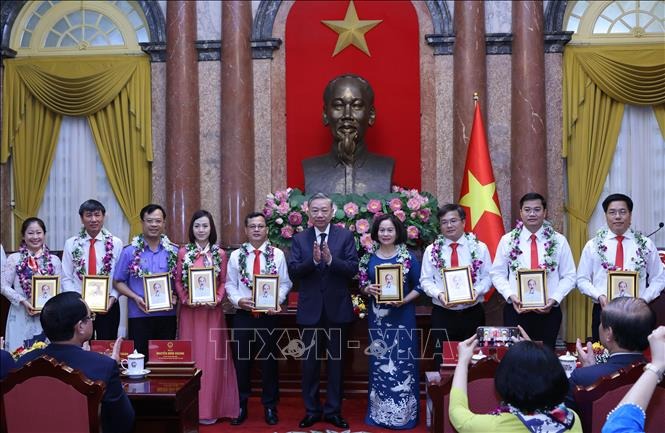 Tổng B&iacute; thư, Chủ tịch nước T&ocirc; L&acirc;m gặp mặt đại biểu "Tham mưu giỏi, phục vụ tốt"- Ảnh 3.