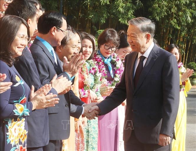 Tổng B&iacute; thư, Chủ tịch nước T&ocirc; L&acirc;m gặp mặt đại biểu "Tham mưu giỏi, phục vụ tốt"- Ảnh 1.