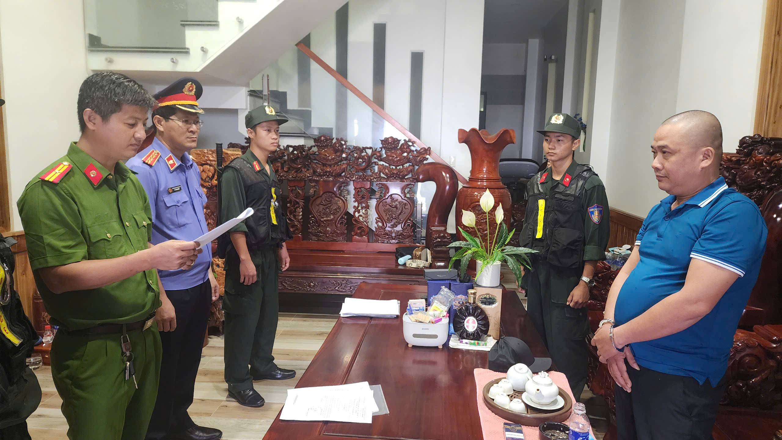 Ph&uacute; Quốc: Lấy đất nh&agrave; nước b&aacute;n cho nhiều người, chiếm đoạt h&agrave;ng chục tỉ đồng- Ảnh 1.