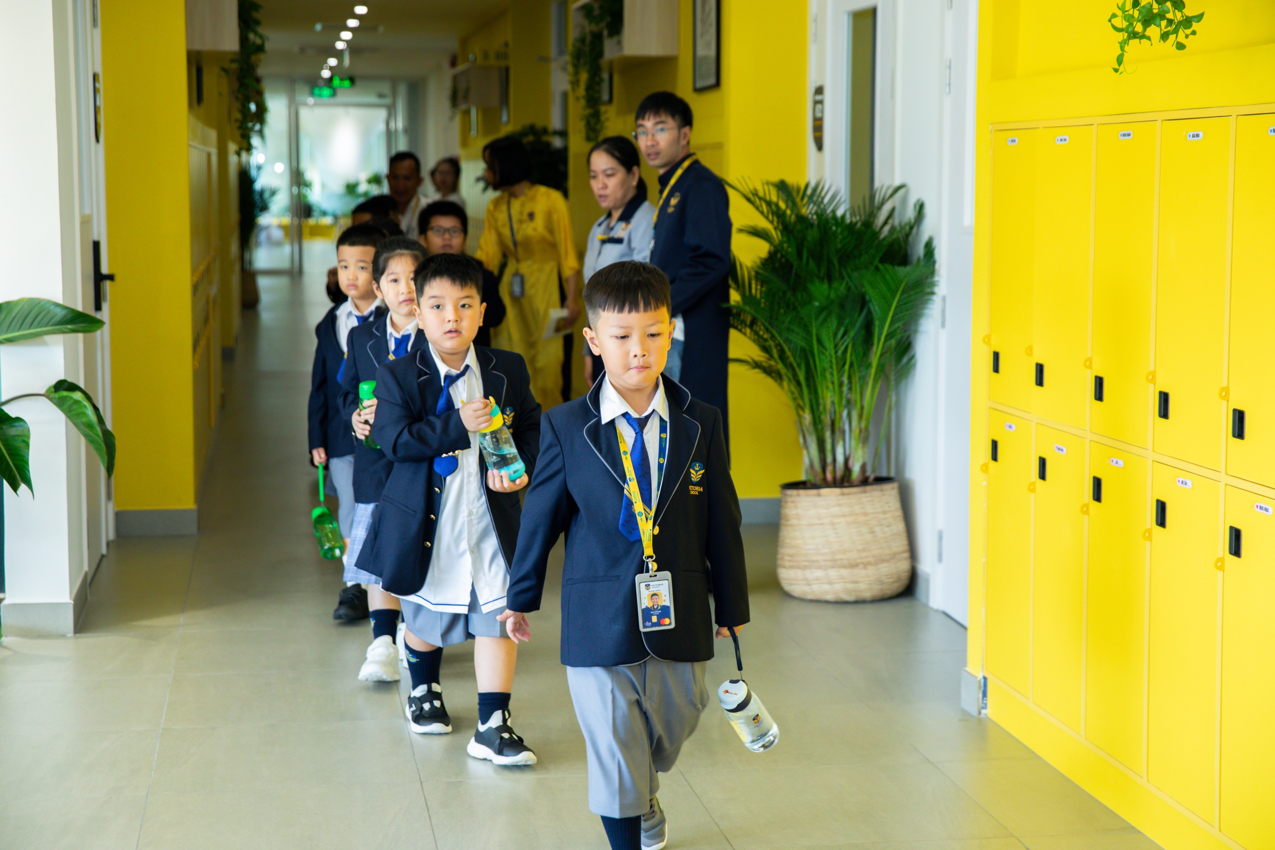 Học sinh Victoria School - Riverside h&agrave;o hứng trong ng&agrave;y khởi đầu năm học mới