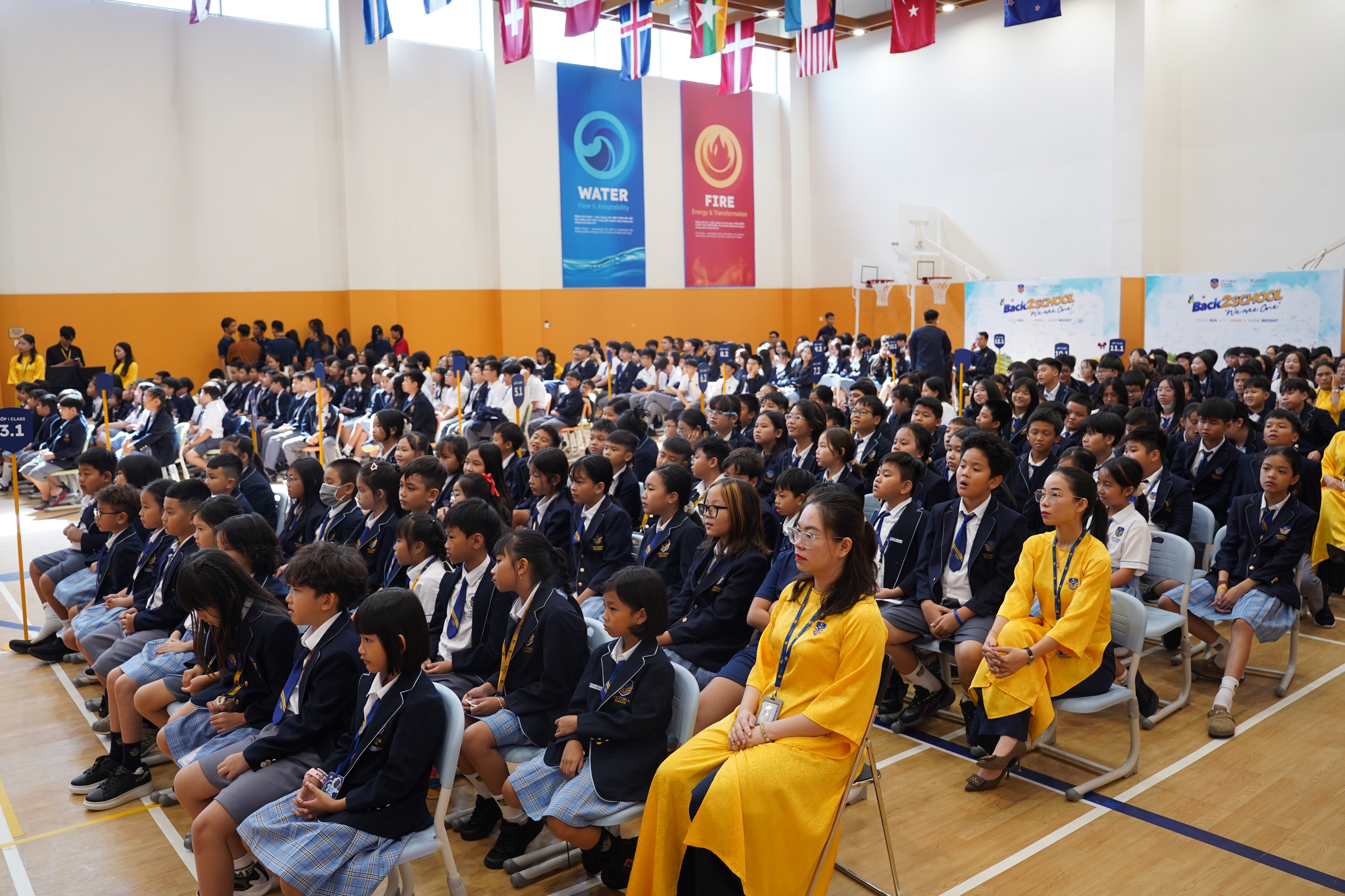 To&agrave;n cảnh Lễ khai giảng tại Victoria School - Nam S&agrave;i G&ograve;n