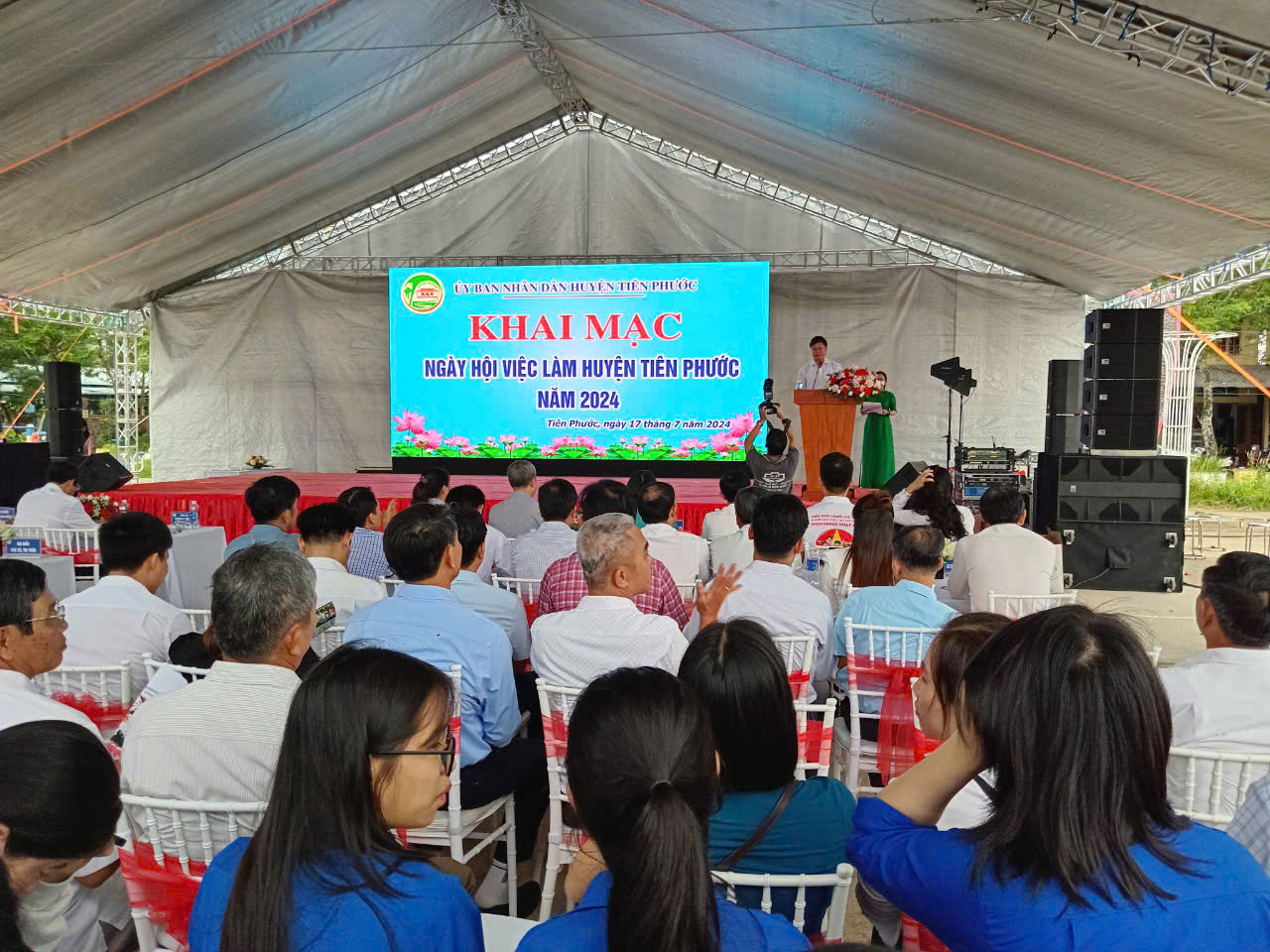 Ng&agrave;y hội việc l&agrave;m năm 2024 do UBND huyện Ti&ecirc;n Phước, tỉnh Quảng Nam tổ chức thu h&uacute;t đ&ocirc;ng đảo doanh nghiệp v&agrave; người lao động tham gia