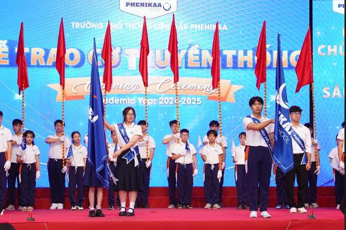 Những h&igrave;nh ảnh ấn tượng trong ng&agrave;y đầu ti&ecirc;n của năm học mới- Ảnh 15.