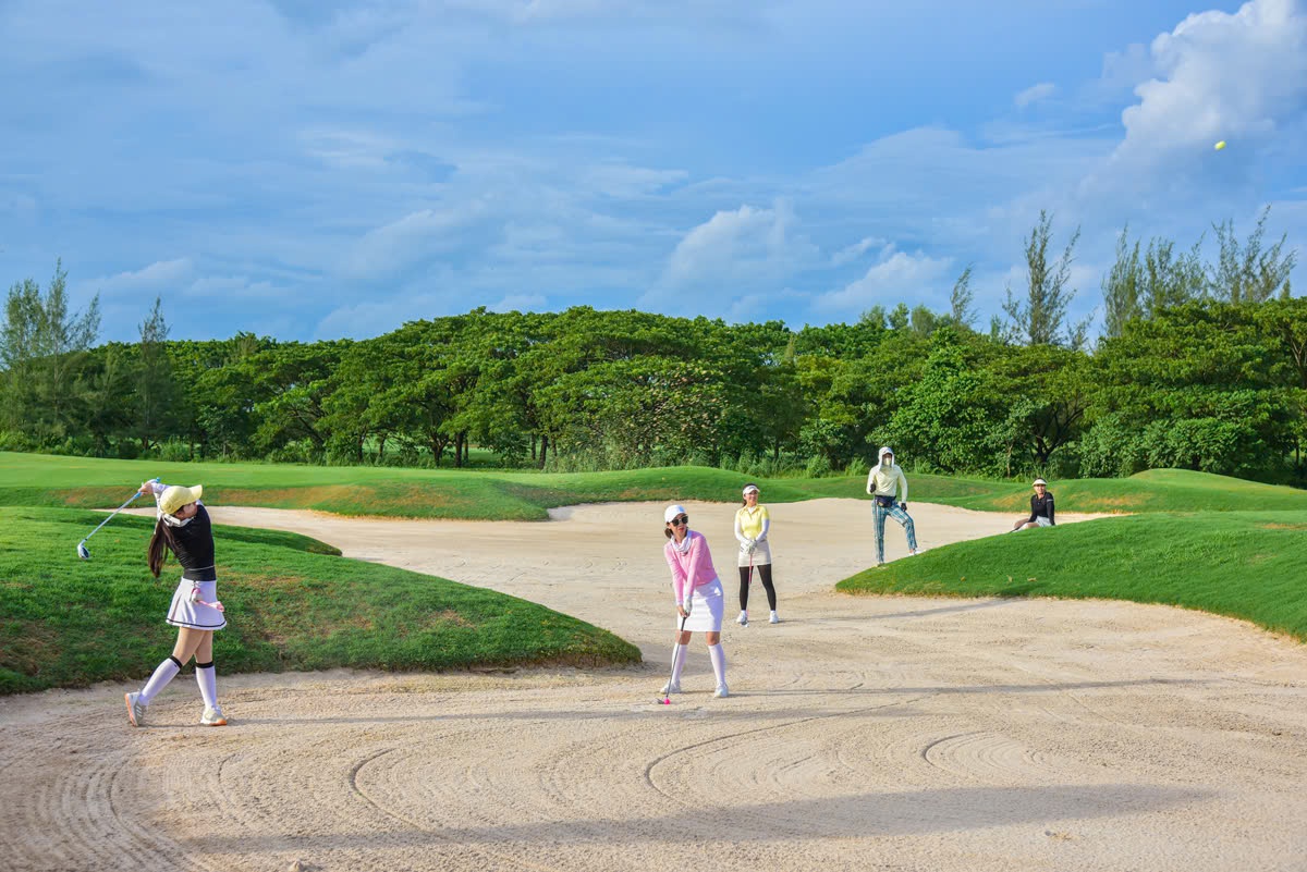 TP HCM v&agrave; B&igrave;nh Dương hợp t&aacute;c ph&aacute;t triển du lịch golf- Ảnh 2.