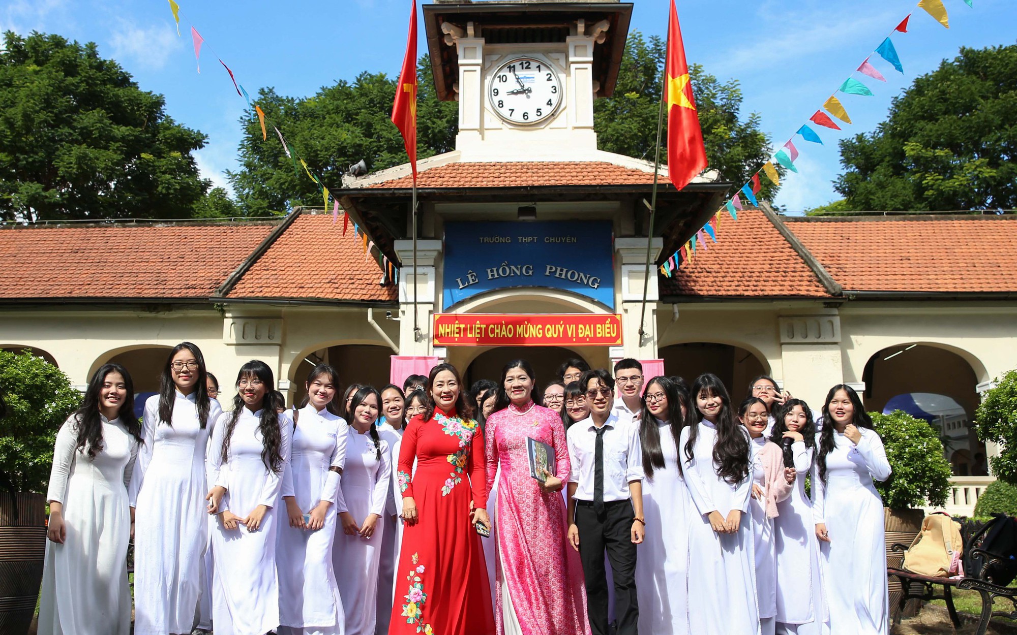 Quan tâm hơn nữa tới đội ngũ giáo viên