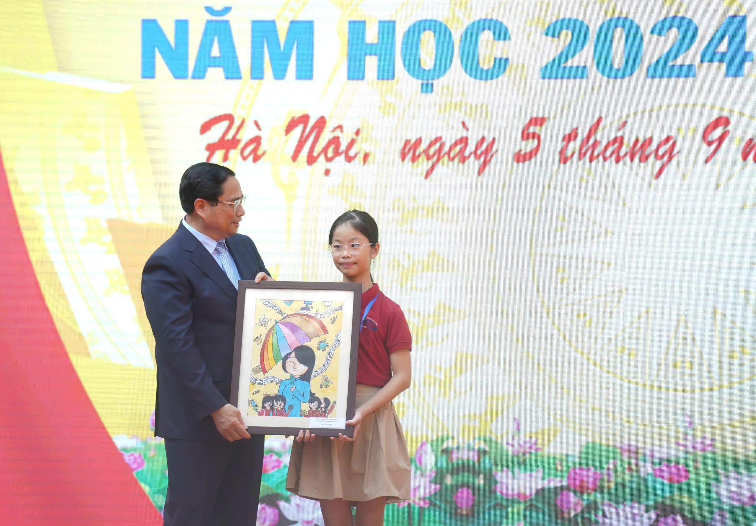 Thủ tướng Phạm Minh Ch&iacute;nh: Mỗi thầy c&ocirc; gi&aacute;o l&agrave; &aacute;nh s&aacute;ng soi đường cho học sinh- Ảnh 5.
