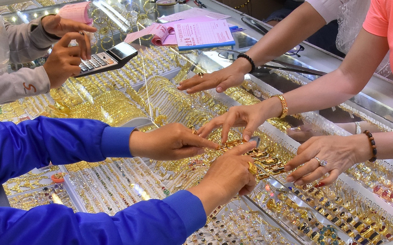 Giá vàng hôm nay, 6-9: Tăng dữ dội