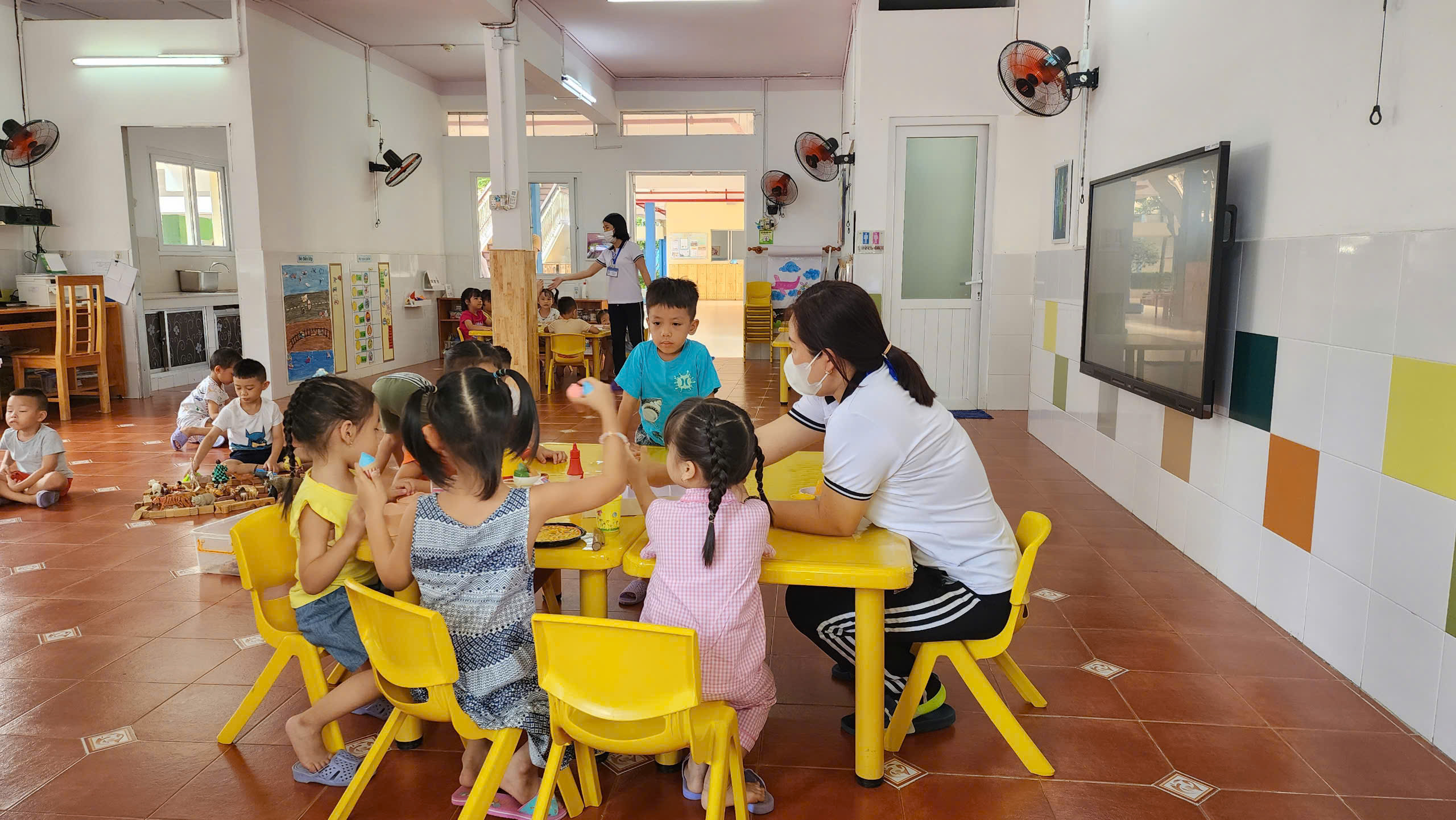 Ph&aacute;t hiện trẻ mắc sởi tại trường học, xử l&yacute; ra sao?- Ảnh 1.