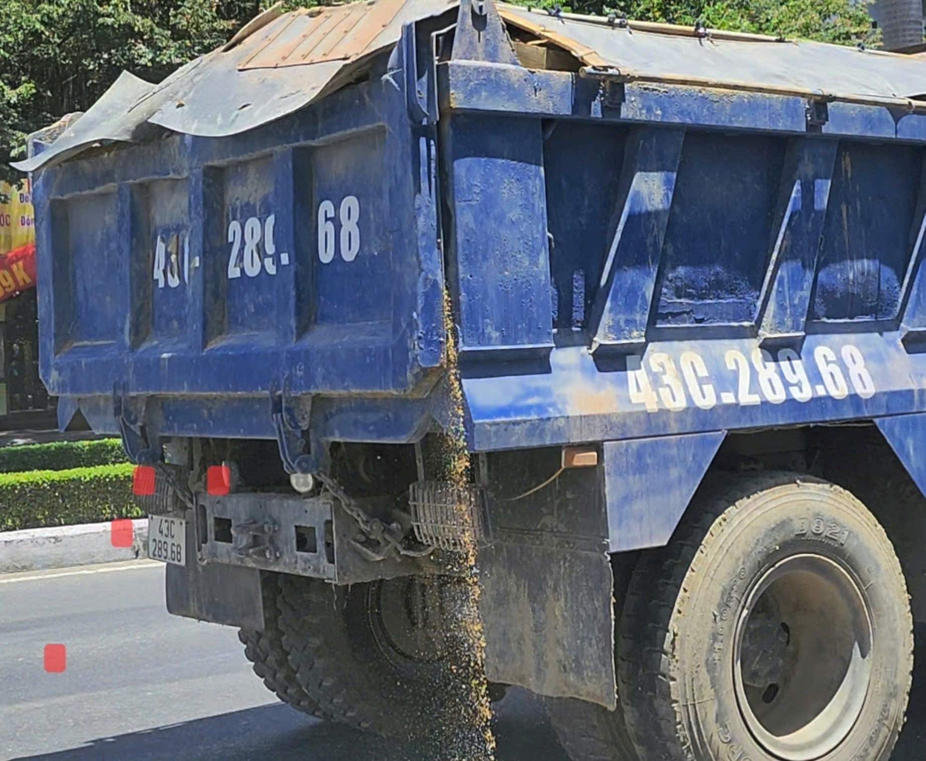 Đ&agrave; Nẵng: Kịp thời xử l&yacute; c&aacute;c phương tiện chở phế thải g&acirc;y bức x&uacute;c với người d&acirc;n- Ảnh 1.