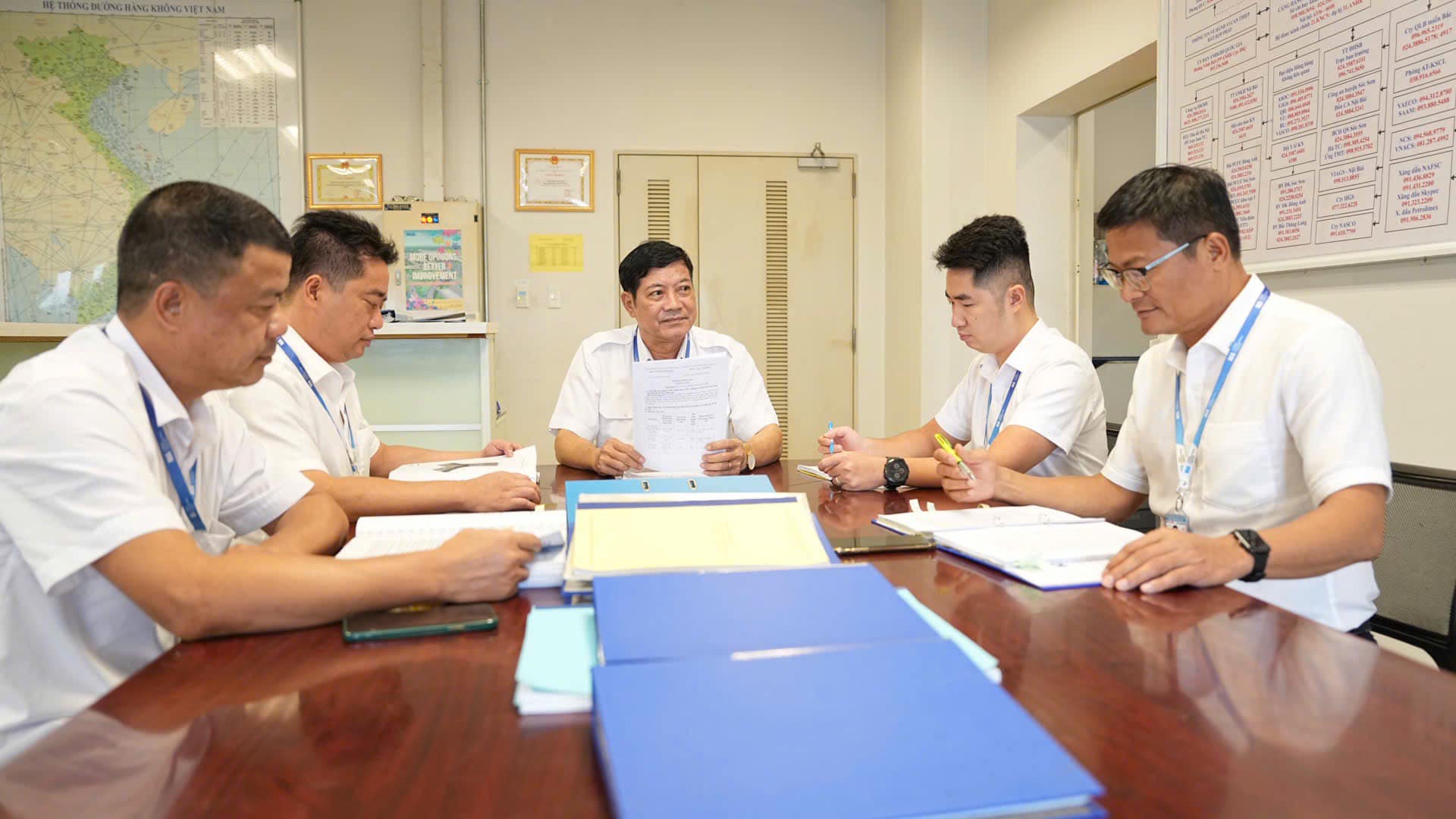 "Đột nhập" s&acirc;n bay Nội B&agrave;i, V&acirc;n Đồn trước giờ đ&oacute;ng cửa chống b&atilde;o- Ảnh 11.