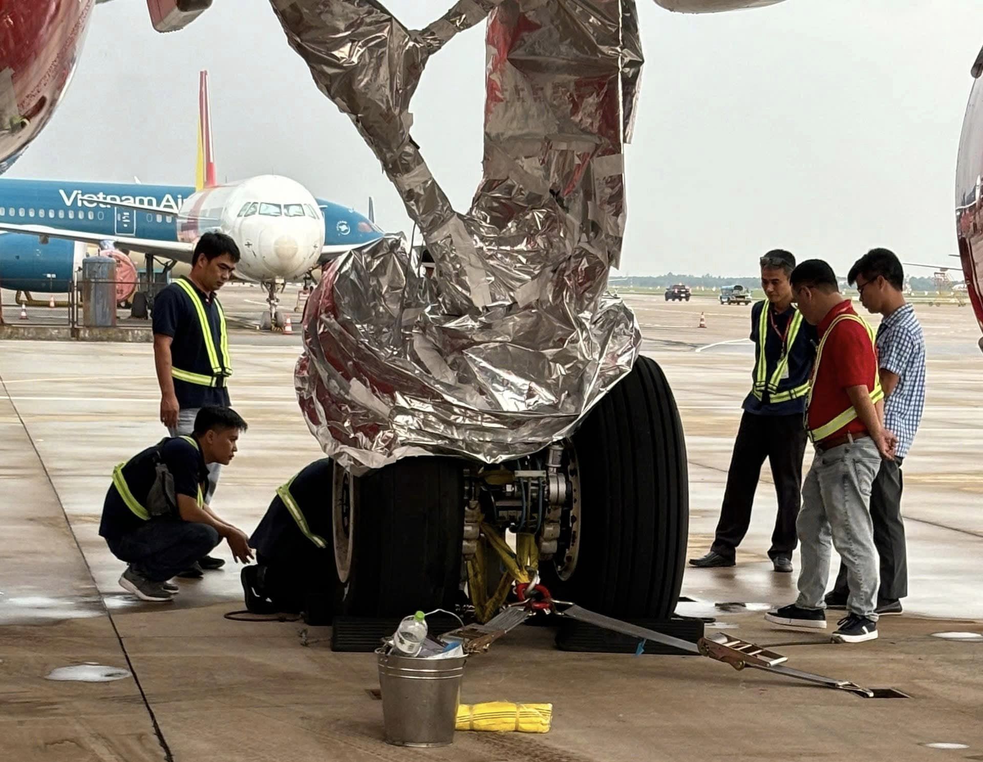 "Đột nhập" s&acirc;n bay Nội B&agrave;i, V&acirc;n Đồn trước giờ đ&oacute;ng cửa chống b&atilde;o- Ảnh 7.