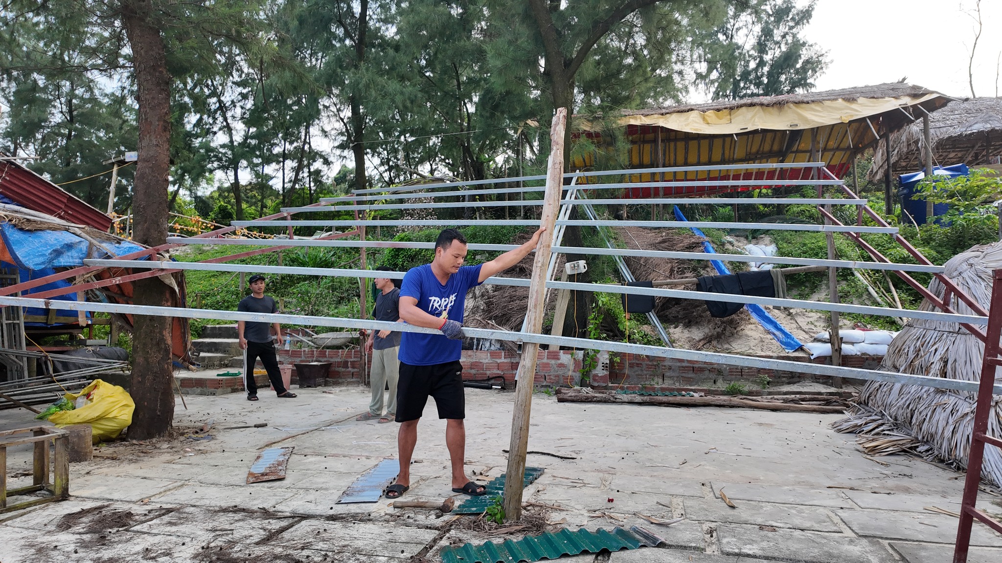 Ph&oacute; Thủ tướng kiểm tra c&ocirc;ng t&aacute;c ứng ph&oacute; si&ecirc;u b&atilde;o Yagi tại Quảng Ninh- Ảnh 3.