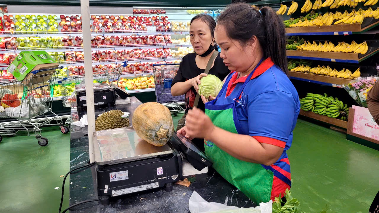Bộ C&ocirc;ng Thương th&ocirc;ng tin n&oacute;ng về nguồn h&agrave;ng dự trữ để ứng ph&oacute; si&ecirc;u b&atilde;o Yagi- Ảnh 1.