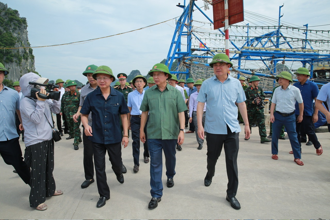 Ph&oacute; Thủ tướng kiểm tra c&ocirc;ng t&aacute;c ứng ph&oacute; si&ecirc;u b&atilde;o Yagi tại Quảng Ninh- Ảnh 1.