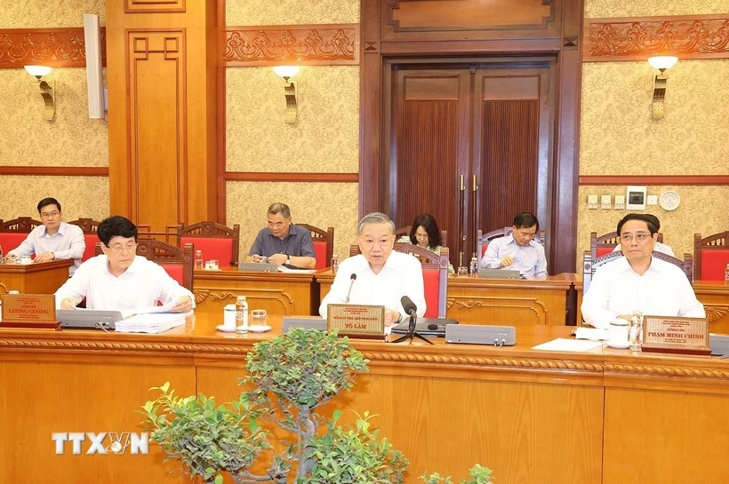 Bộ Ch&iacute;nh trị họp về b&aacute;o c&aacute;o thực hiện Chiến lược ph&aacute;t triển kinh tế-x&atilde; hội- Ảnh 2.