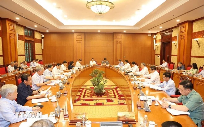 Bộ Ch&iacute;nh trị họp về b&aacute;o c&aacute;o thực hiện Chiến lược ph&aacute;t triển kinh tế-x&atilde; hội- Ảnh 1.