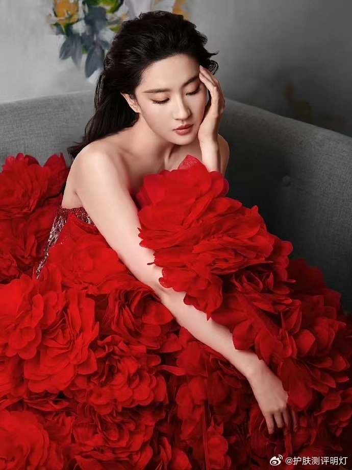 "Thần ti&ecirc;n tỉ tỉ" Lưu Diệc Phi lại g&acirc;y sốt- Ảnh 4.