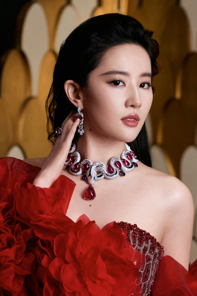 "Thần ti&ecirc;n tỉ tỉ" Lưu Diệc Phi lại g&acirc;y sốt- Ảnh 1.