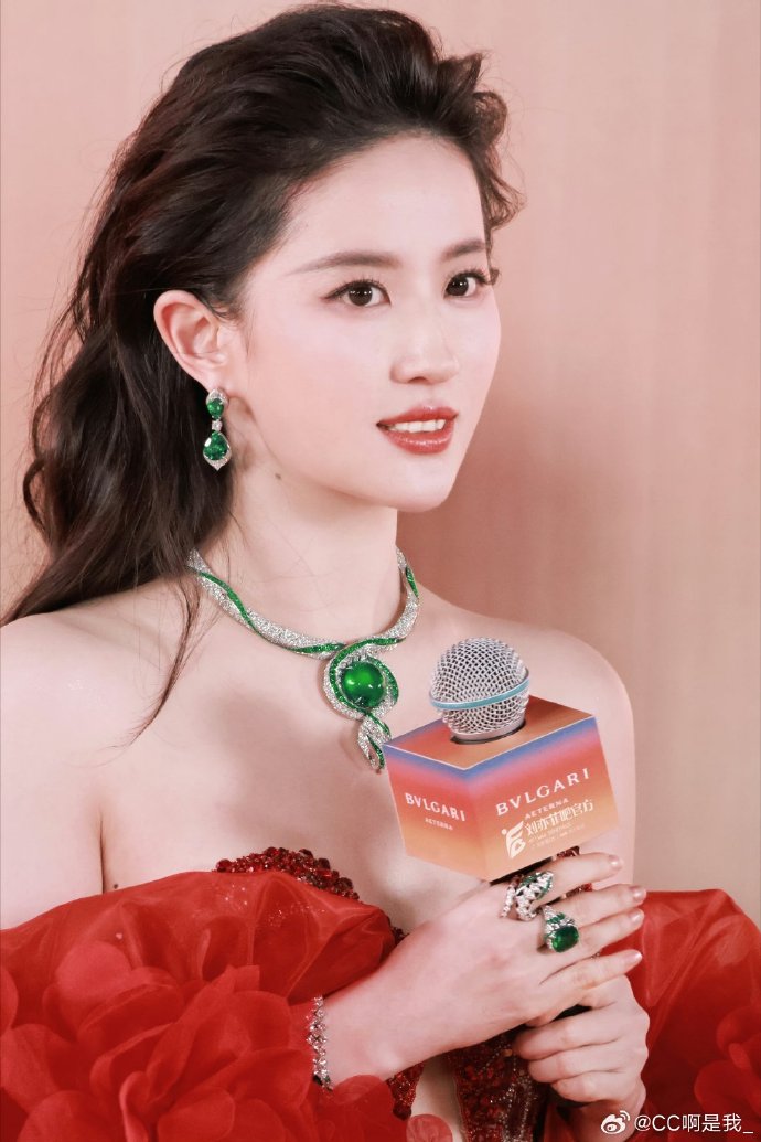 "Thần ti&ecirc;n tỉ tỉ" Lưu Diệc Phi lại g&acirc;y sốt- Ảnh 8.