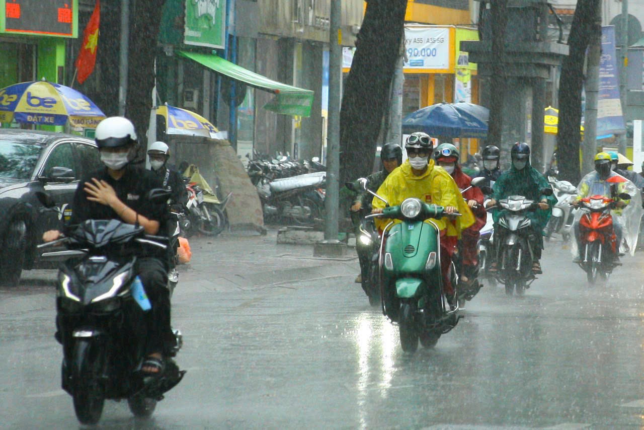 TP HCM và Nam Bộ dự báo mưa to, đề phòng gió giật mạnh- Ảnh 1.
