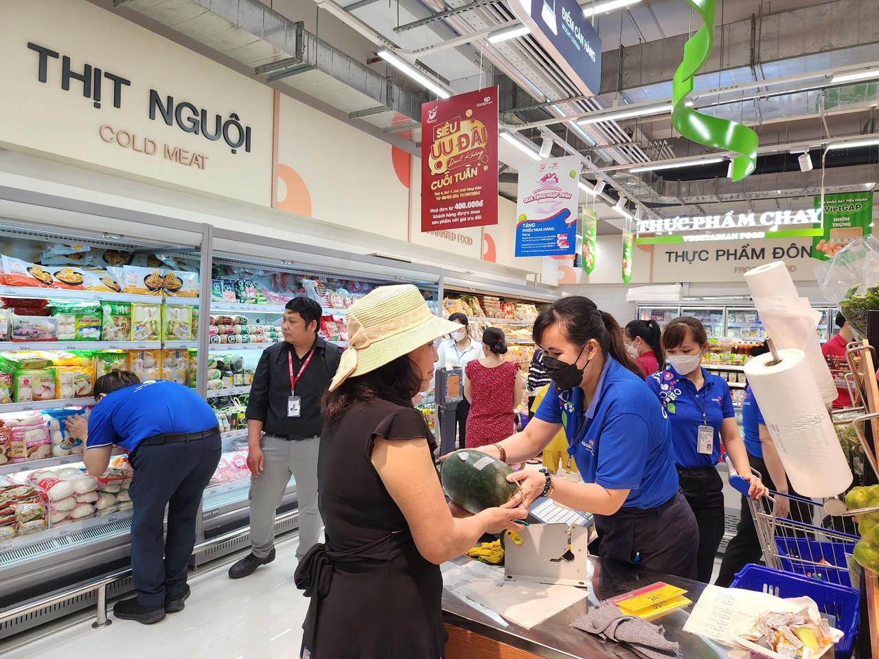 Co.opmart Phạm Thế Hiển là điểm bán hàng bình ổn, chất lượng phục vụ người dân quận 8 và khu vực lân cận