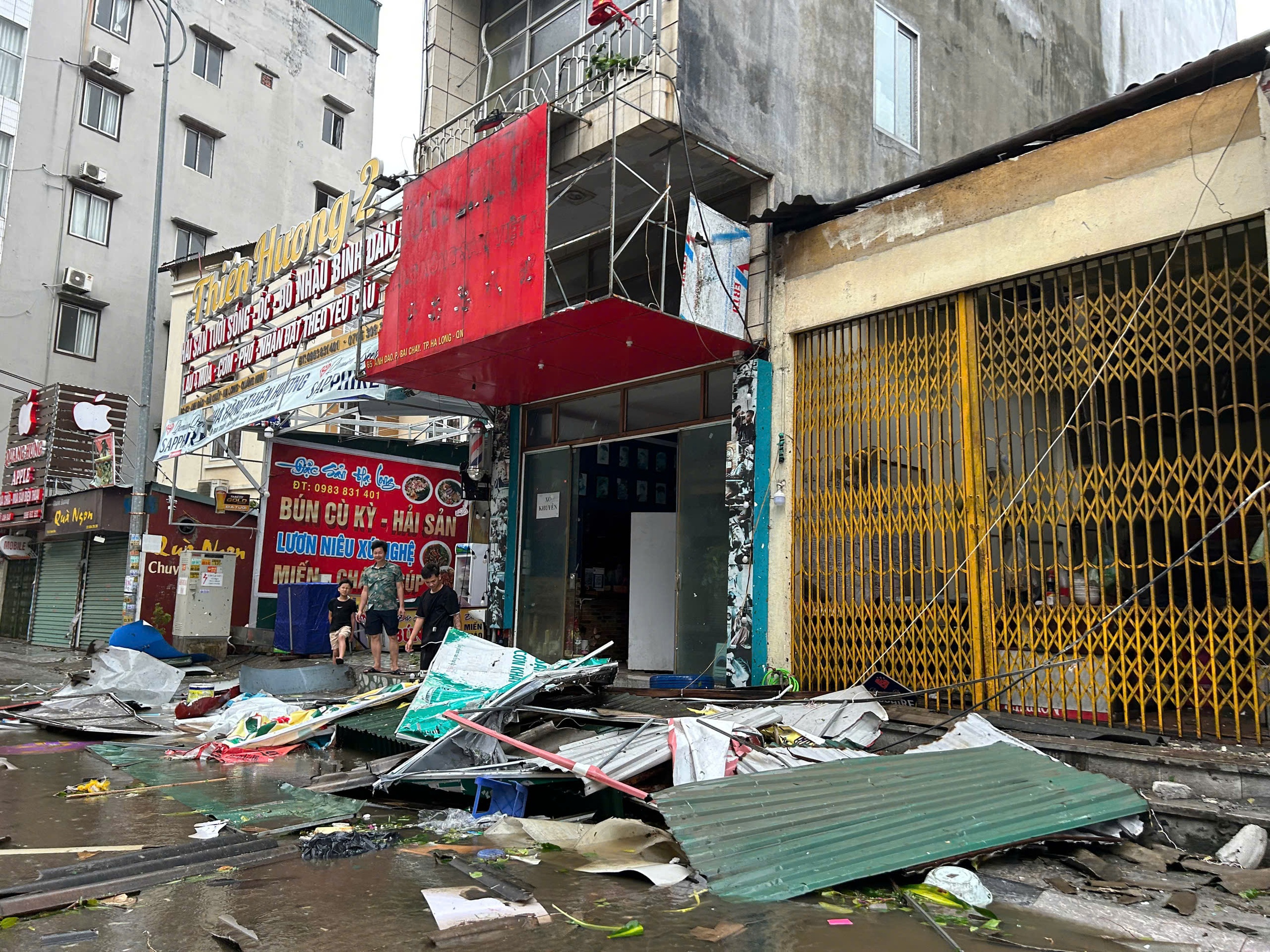 Bão số 3 ập vào: Quảng Ninh gió giật cấp 17, Hà Nội gió rít liên tục- Ảnh 2.