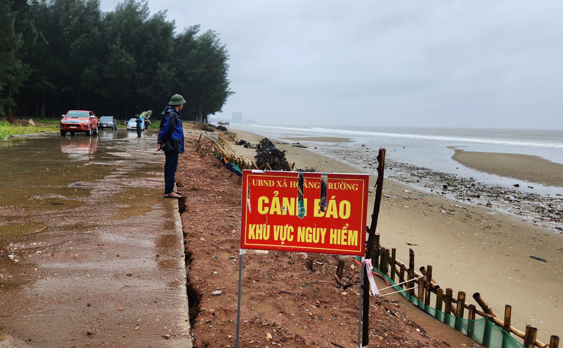 VIDEO: L&atilde;nh đạo Bộ NN-PTNT chỉ đạo ứng ph&oacute; b&atilde;o số 3 tại Thanh H&oacute;a- Ảnh 2.