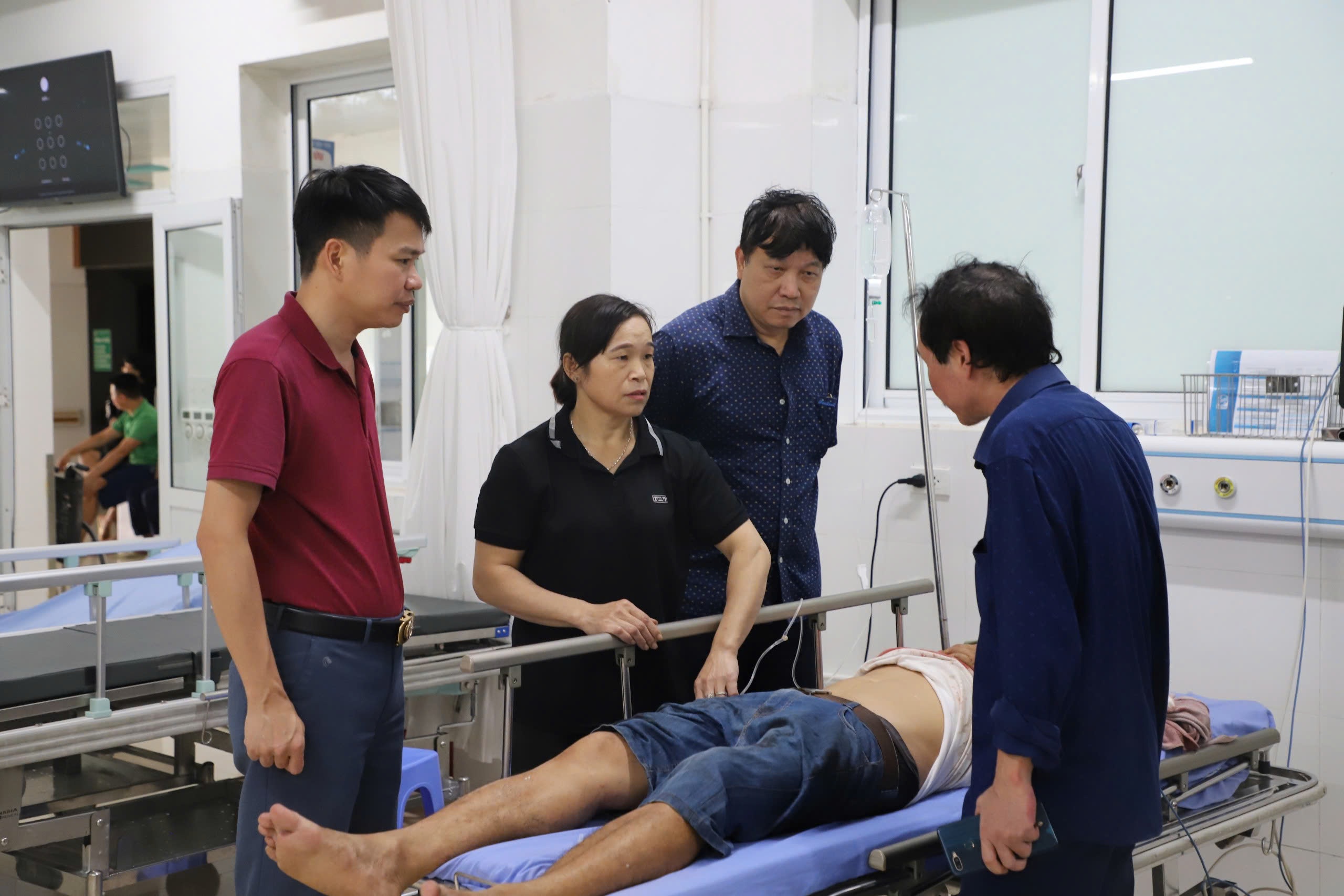 VIDEO: Nhiều bệnh viện tan hoang sau b&atilde;o số 3- Ảnh 11.