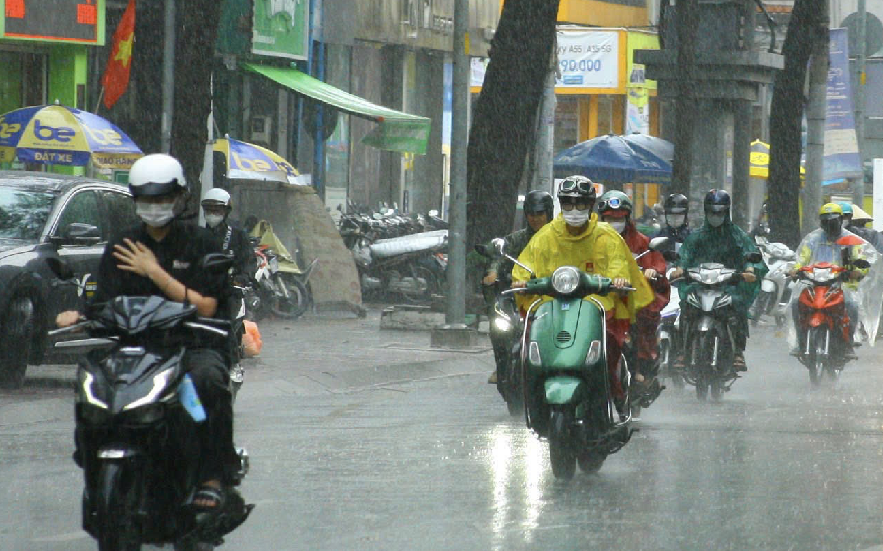 Thời tiết TPHCM u ám và mưa to giữa mùa khô tháng 1 - 2026 - Ảnh 3.