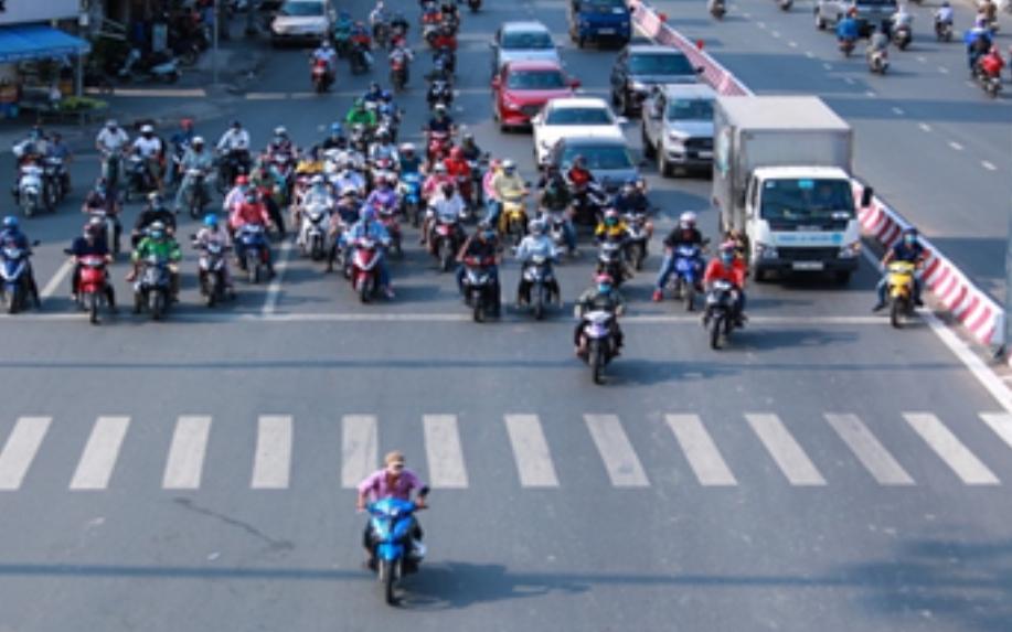 Tăng phạt giao thông cần gắn với đạo đức công vụ