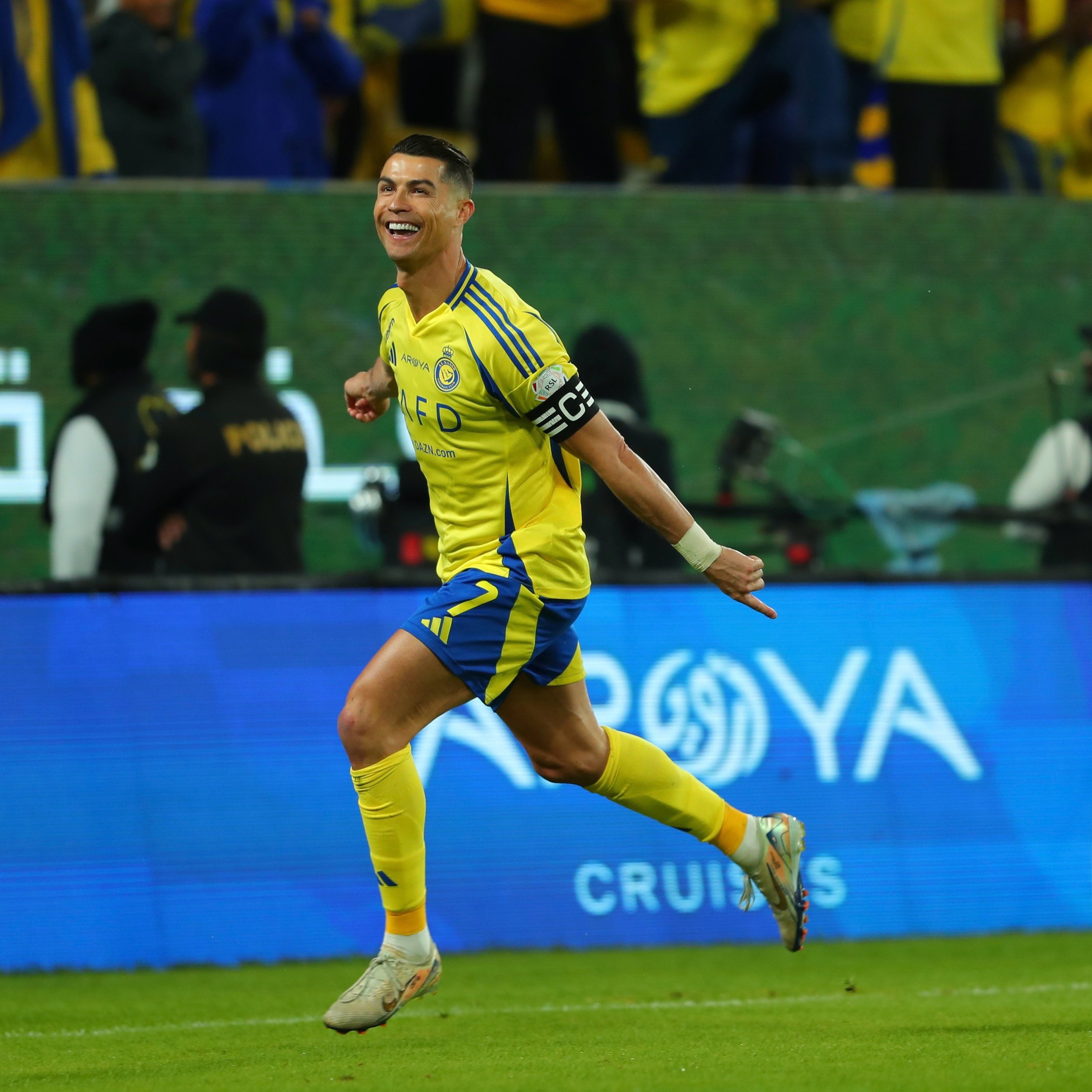 Ronaldo lập kỷ lục "khủng" với 24 năm li&ecirc;n tục, k&egrave;m lời nhắn- Ảnh 1.