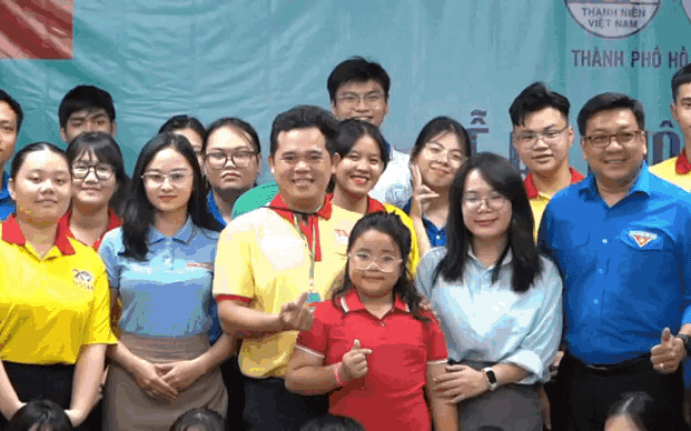 B&aacute;o Người Lao Động trao cờ Tổ quốc, đồng h&agrave;nh chương tr&igrave;nh &ldquo;Xu&acirc;n bi&ecirc;n giới&rdquo;