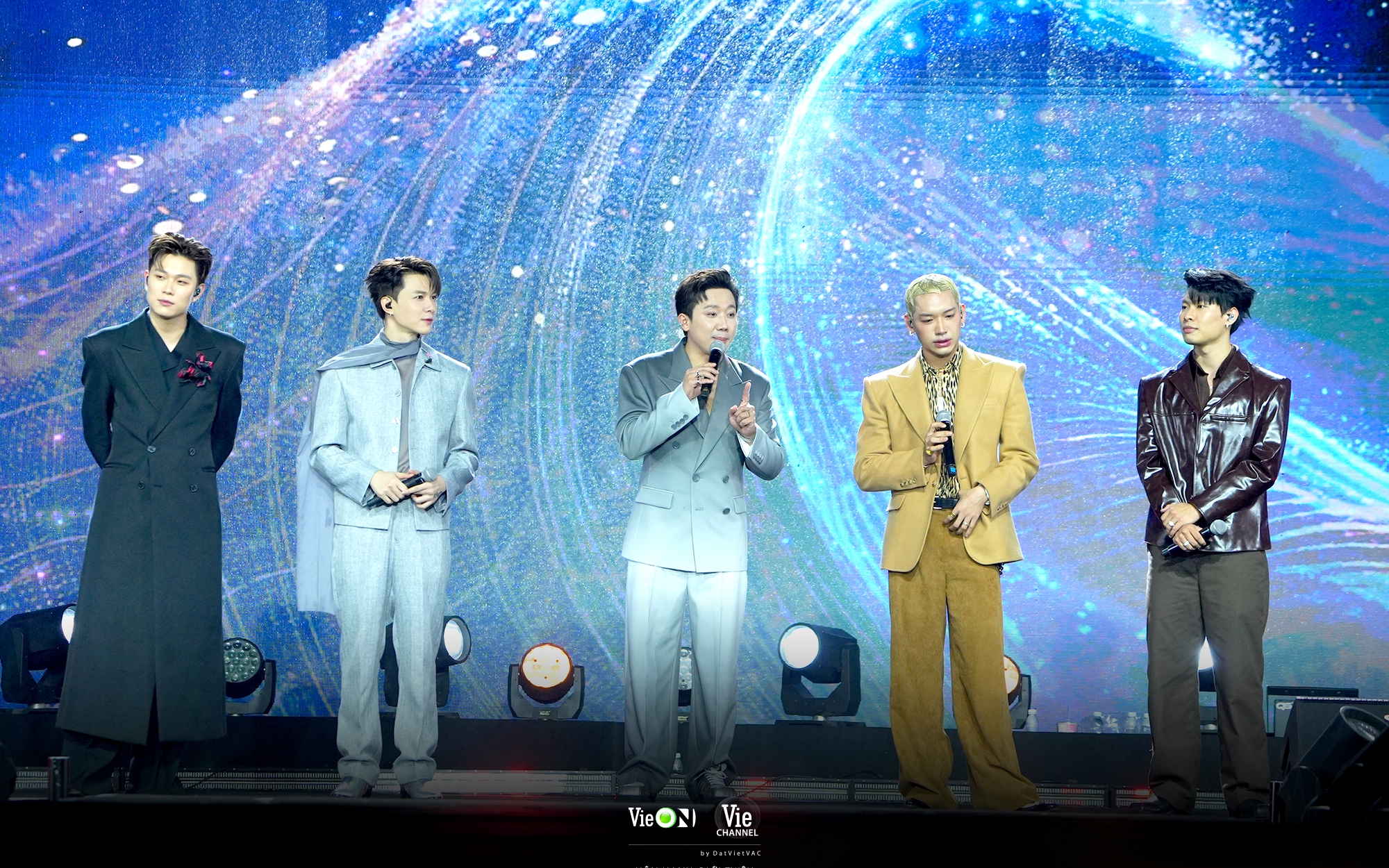 Có gì đặc biệt trong "Sóng 25 - Live Concert"