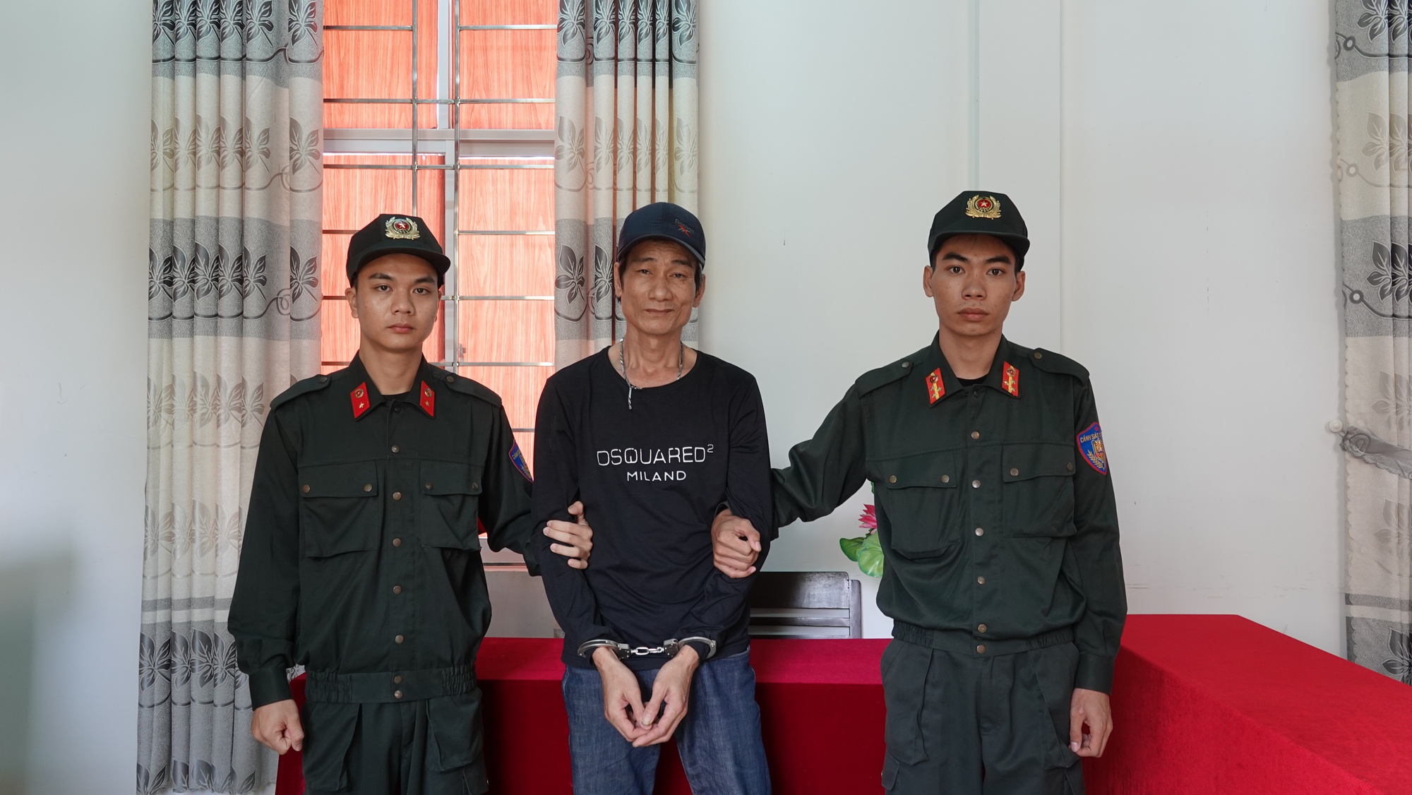 Chủ chấp h&agrave;nh &aacute;n, người tr&ocirc;ng vườn gọi bạn đến trộm gỗ qu&yacute;- Ảnh 1.