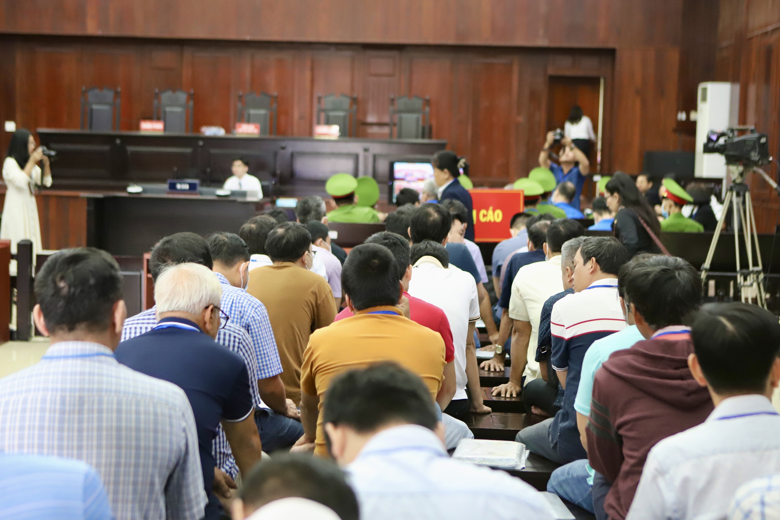 Nộp th&ecirc;m tiền khắc phục hậu quả, nhiều bị c&aacute;o vụ đăng kiểm được đề nghị giảm &aacute;n- Ảnh 2.
