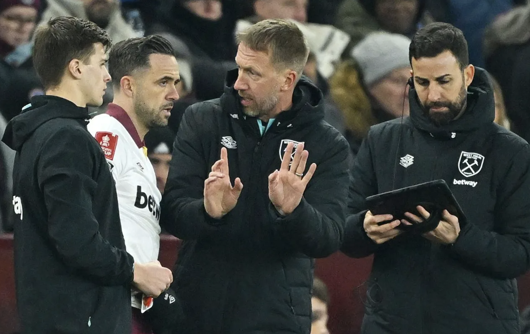 Aston Villa ngược d&ograve;ng đẳng cấp, ph&aacute; hỏng ng&agrave;y ra mắt của HLV Graham Potter- Ảnh 1.