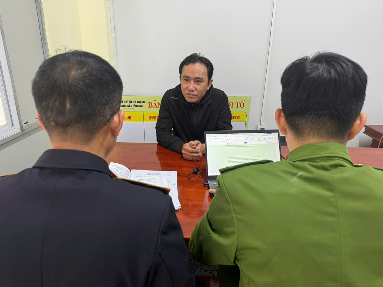 Quảng B&igrave;nh: Bắt &ocirc;ng Trương Văn Bắt li&ecirc;n quan đến lừa đảo "chạy &aacute;n"- Ảnh 1.