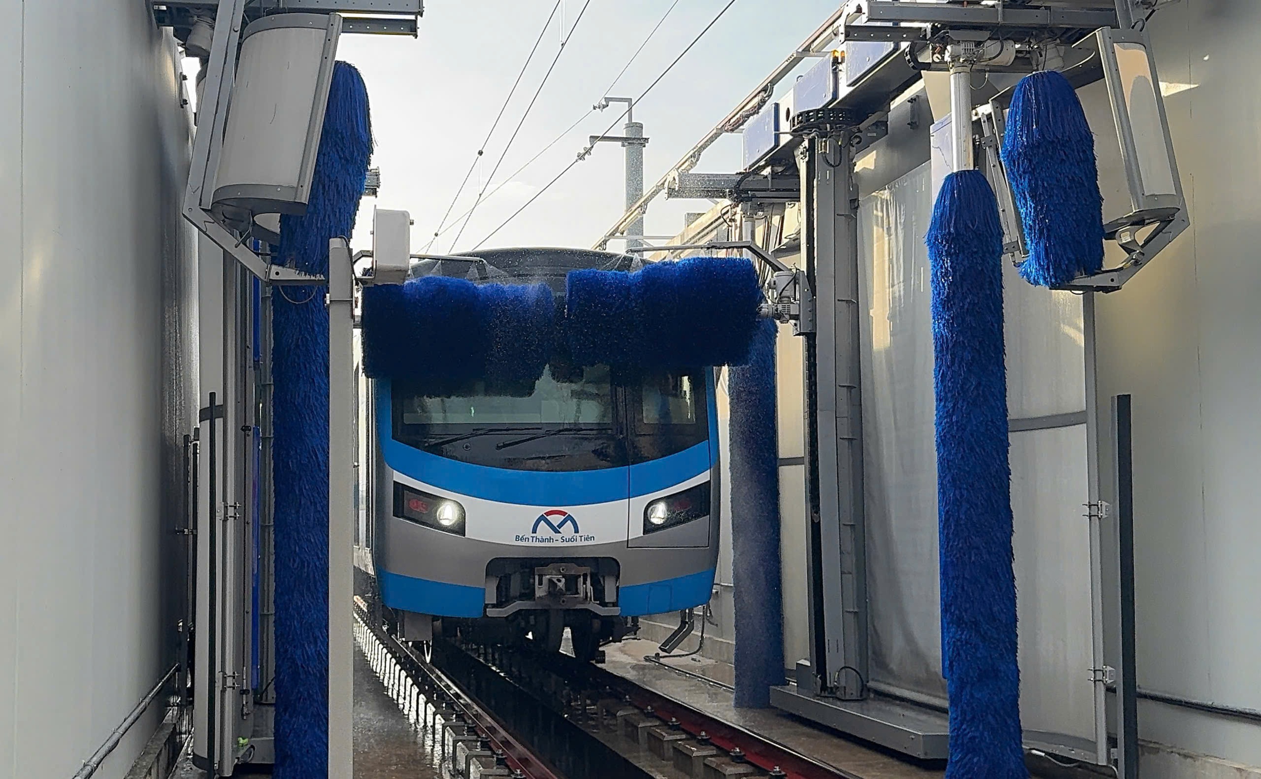 Chỉ mất 15 ph&uacute;t, metro số 1 rửa t&agrave;u như thế n&agrave;o?- Ảnh 5.