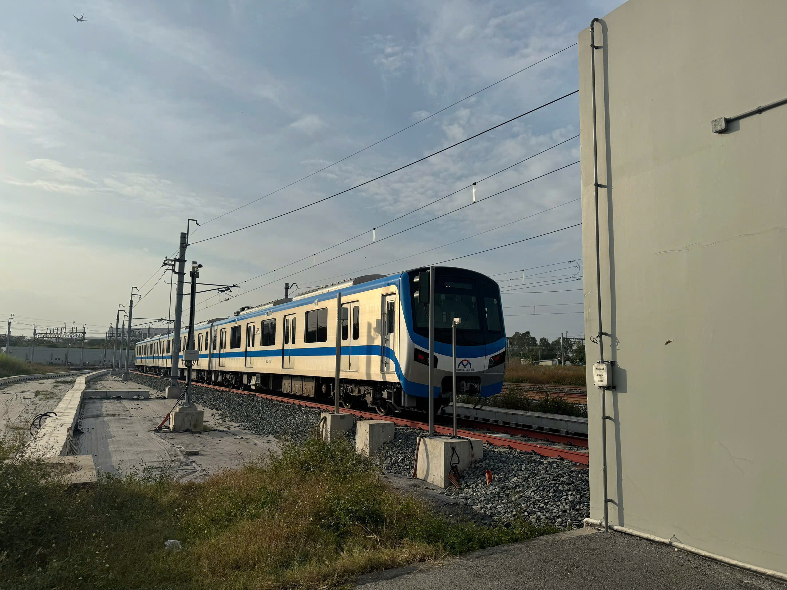 Chỉ mất 15 ph&uacute;t, metro số 1 rửa t&agrave;u như thế n&agrave;o?- Ảnh 4.