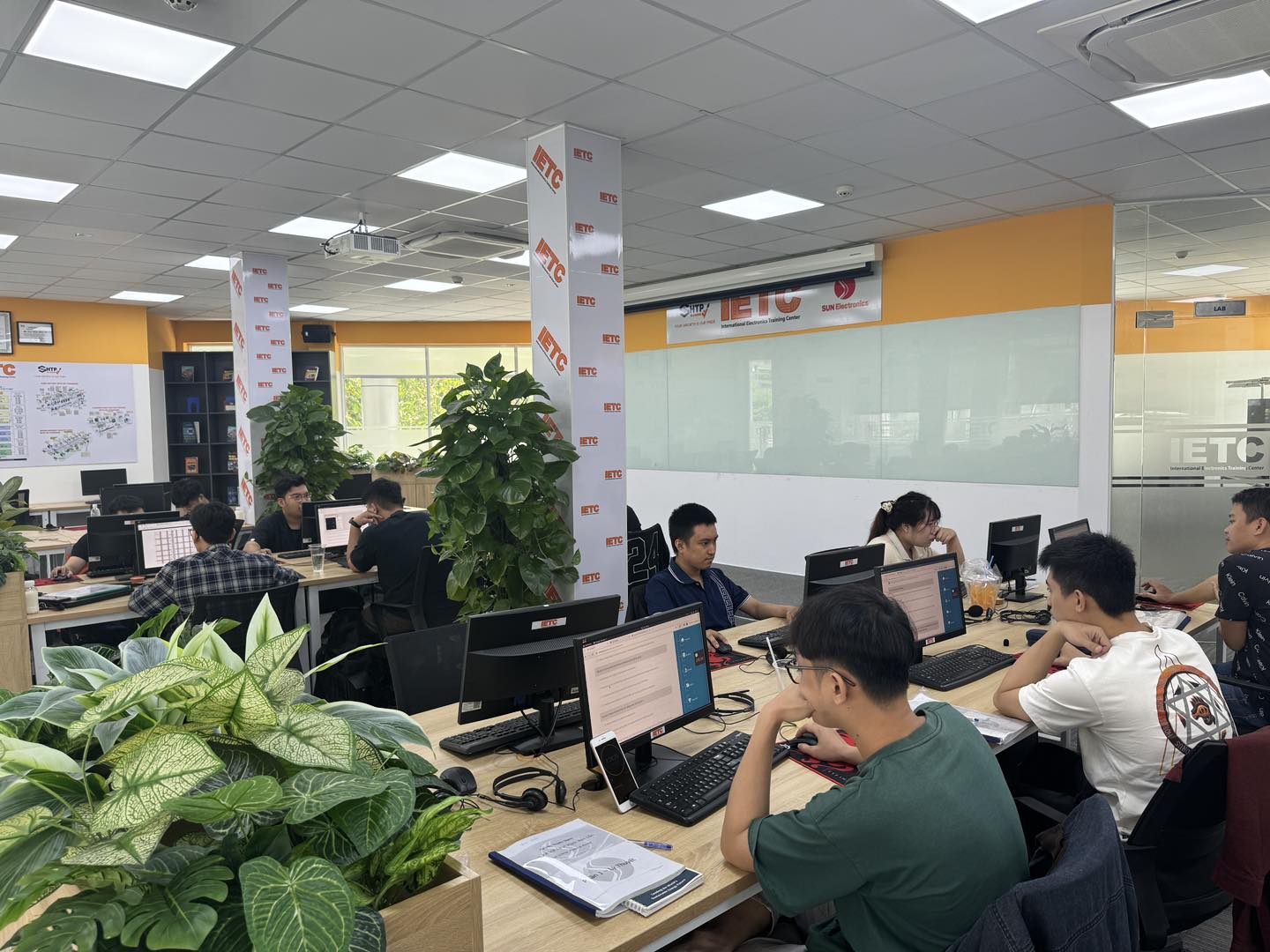Những c&ocirc;ng việc n&agrave;o ph&aacute;t triển nhanh nhất trong 3 năm qua?- Ảnh 1.